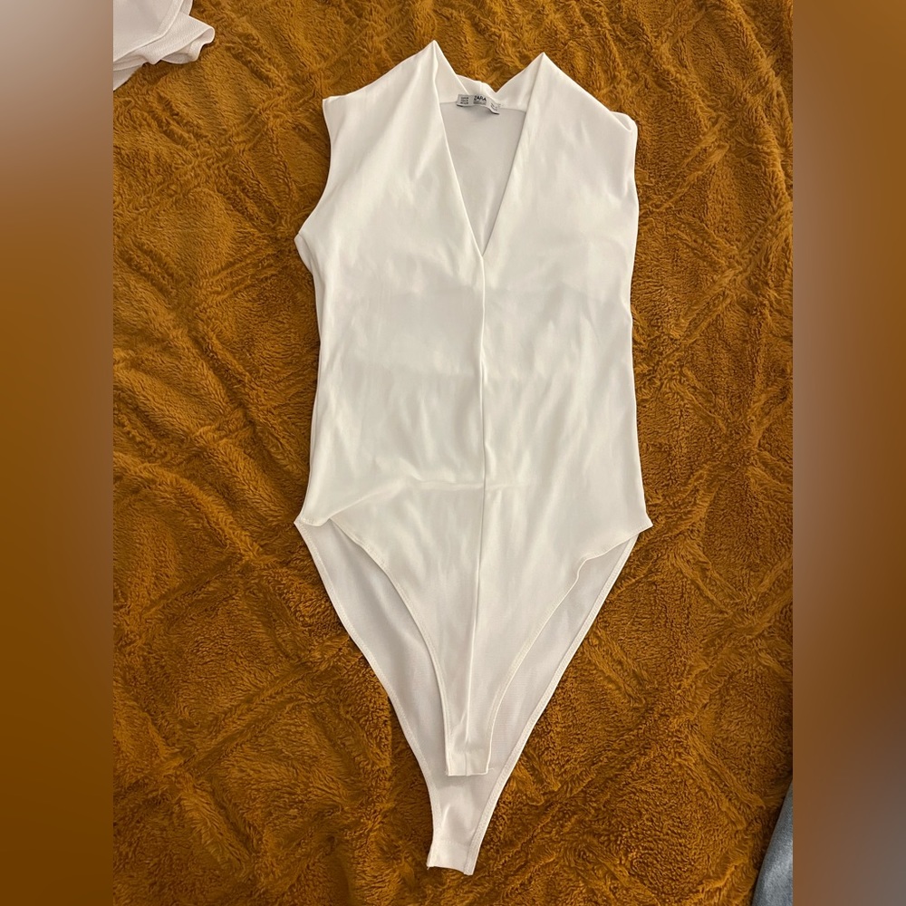 Zara white bodysuit with built in bandeau size medium never worn except for this